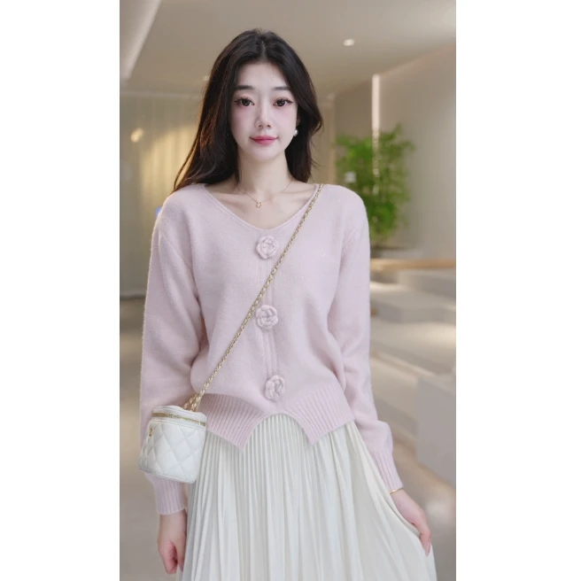 Basic House/百家好新款时尚花朵百搭减龄长袖毛衣 B0824B5F382