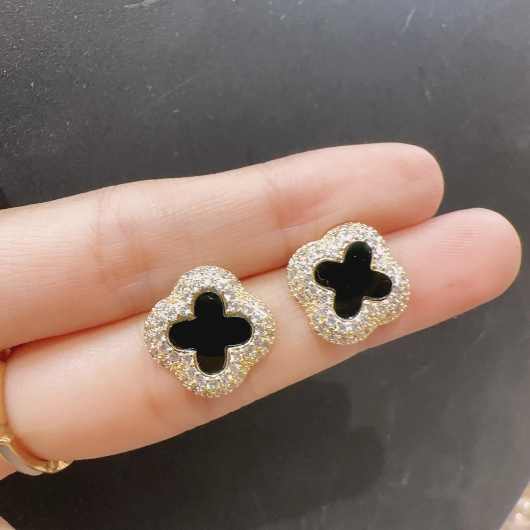 铜合金耳饰 高级感重工四叶小草经典气质百搭耳钉