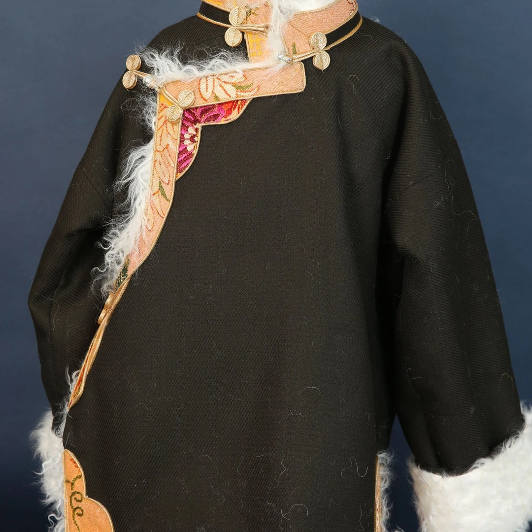 传统小孩藏式民族服