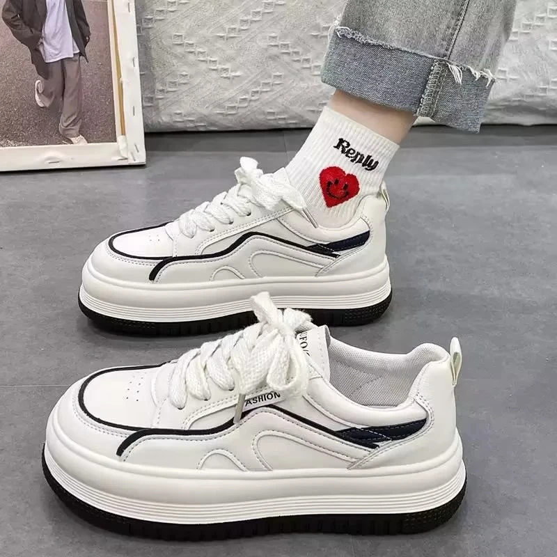 W111设计感小众厚底小白鞋春秋新款增高港风今年流行的运动板鞋