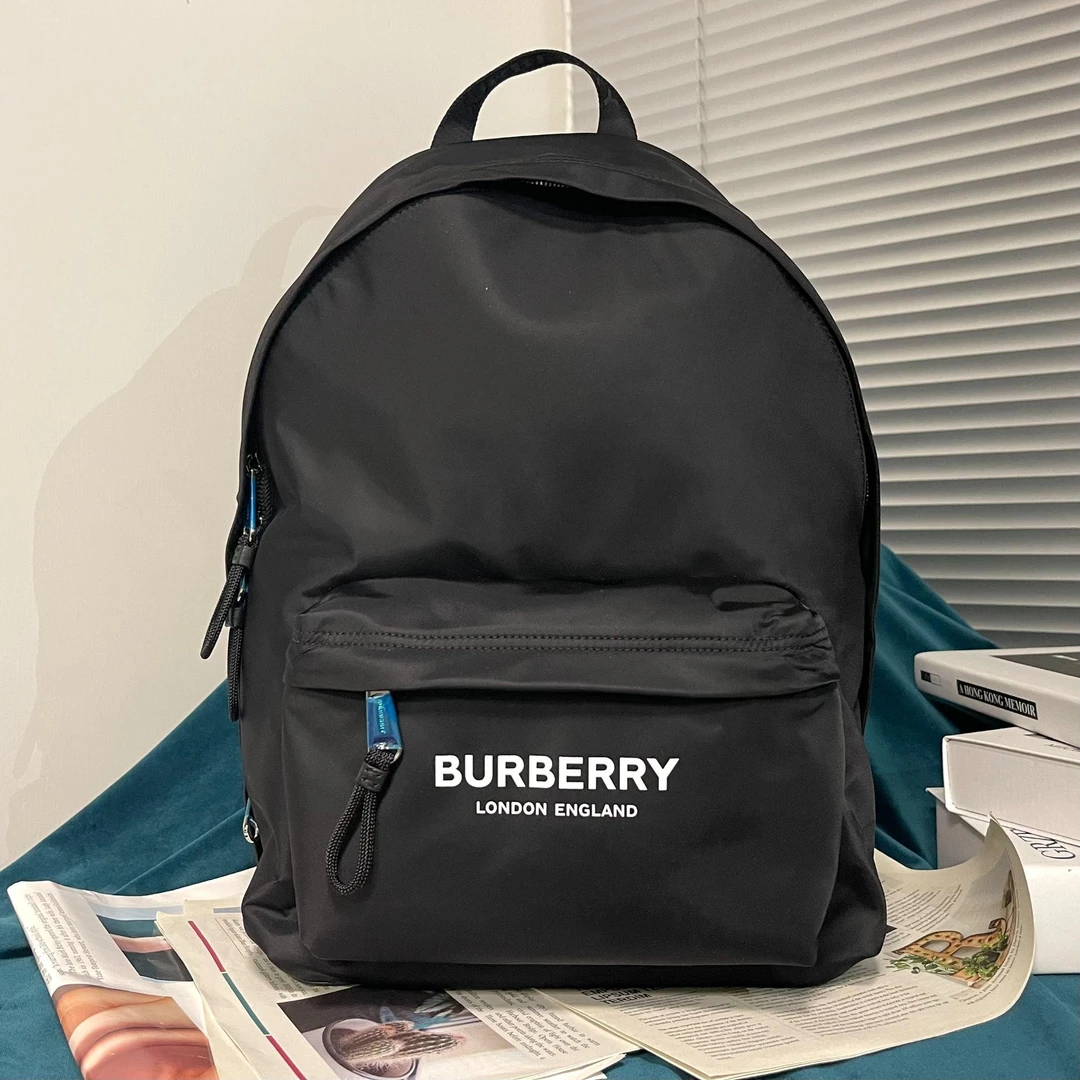 99新 BURBERRY/博柏利 黑色双肩包 徽标印花 光滑皮革饰边大容量