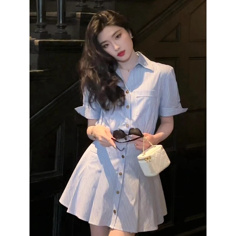 小清新设计感条纹Polo领连衣裙女夏季新款法式气质收腰单排扣短裙