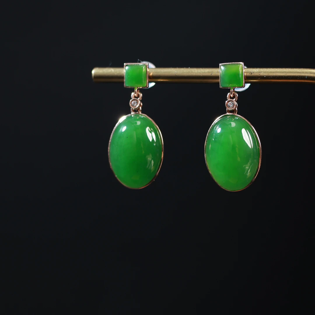 一团和气 | 严选精品和田玉苹果绿耳饰