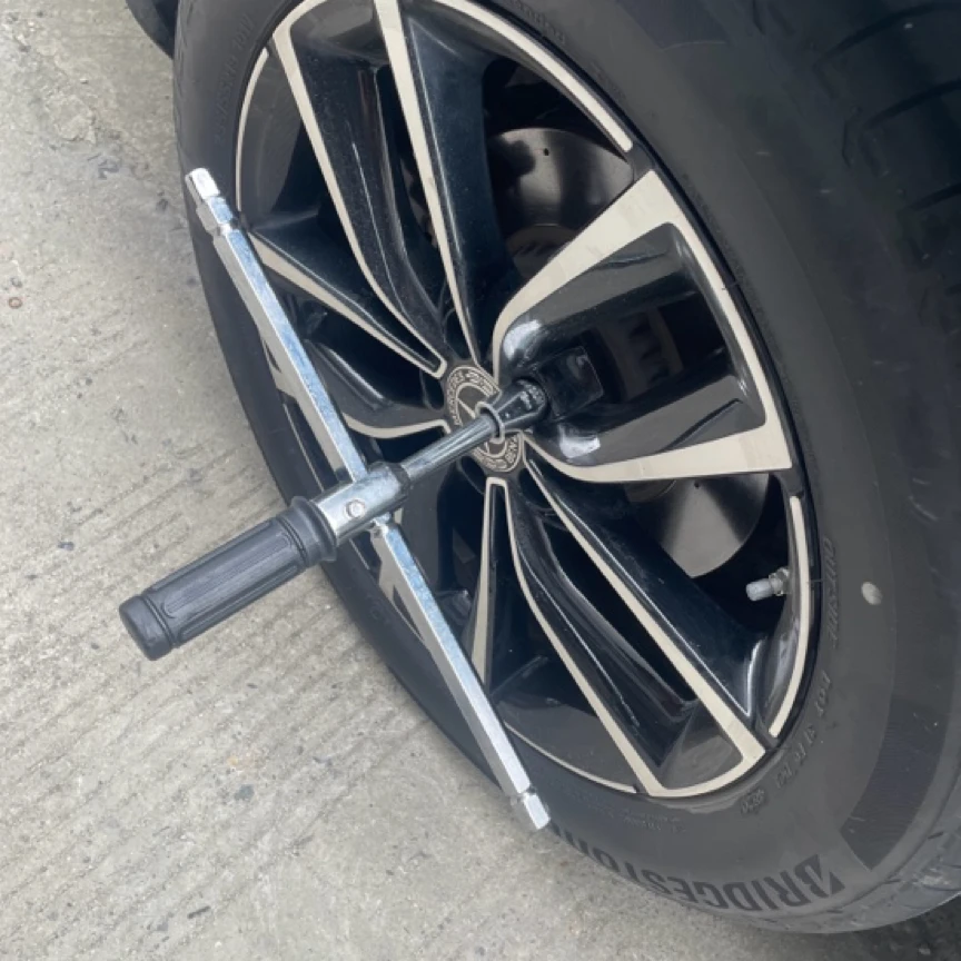 轮胎螺丝拆卸扳手加长加强省力十字可分解便携式工具