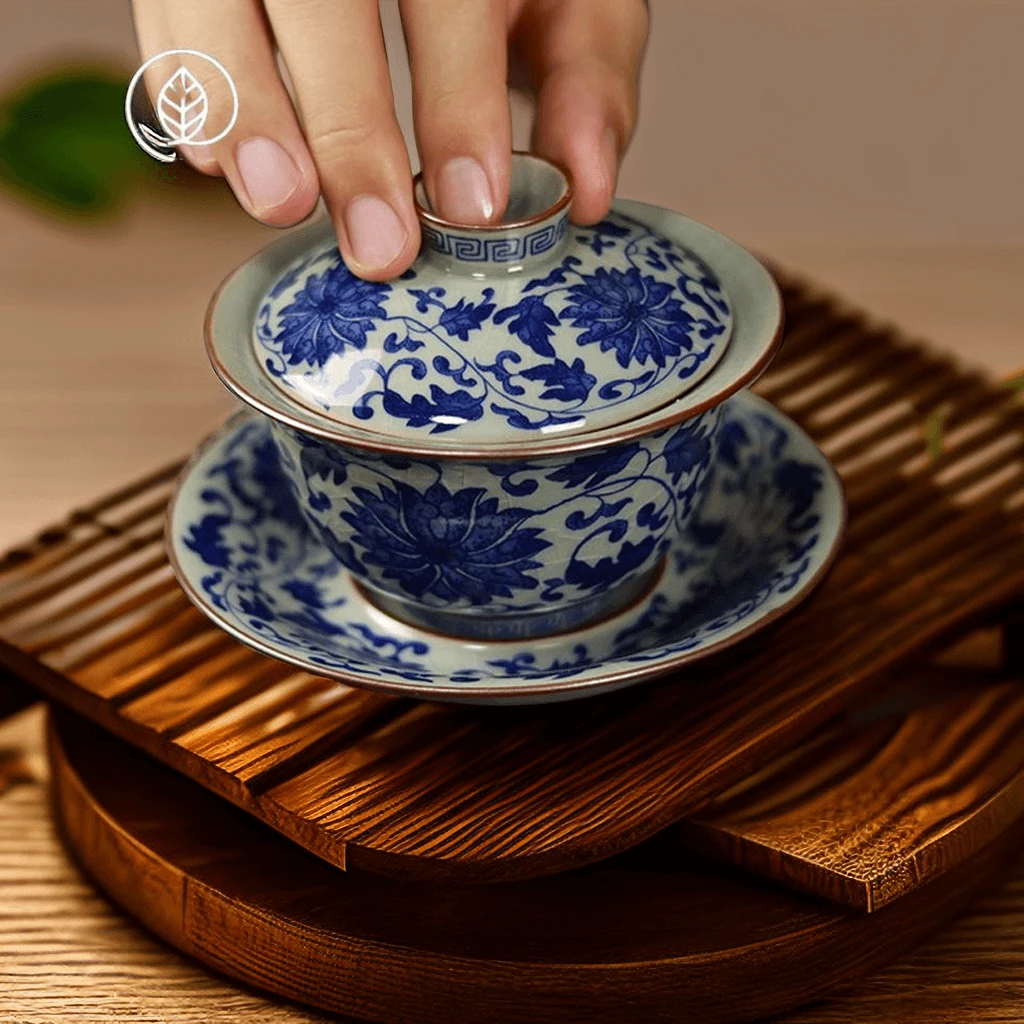 景德镇老陶泥缠枝莲三才盖碗陶瓷家用复古青花泡茶茶碗开片可养