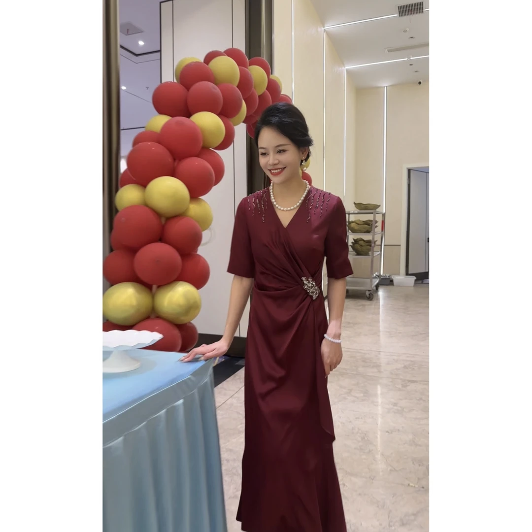 0097-时尚红人上新上台迎宾敬酒婚宴酒红色婚礼礼服喜婆婚礼服