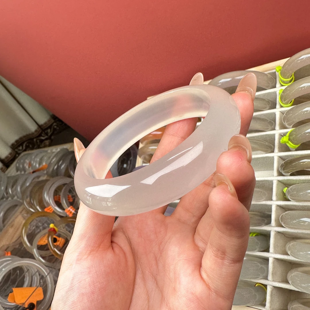 天然马达加斯加玛瑙玉髓荔枝冻冰透正圈手镯女时尚百搭玉镯子60