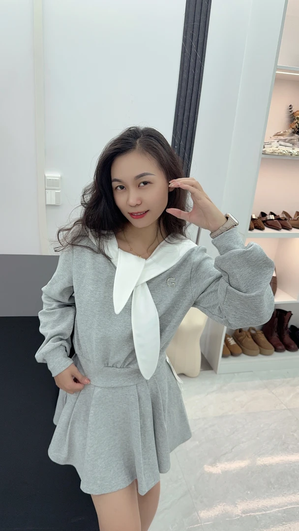 运动休闲套装女甜美外穿圆领卫衣搭配披肩显瘦百褶短裙三件套