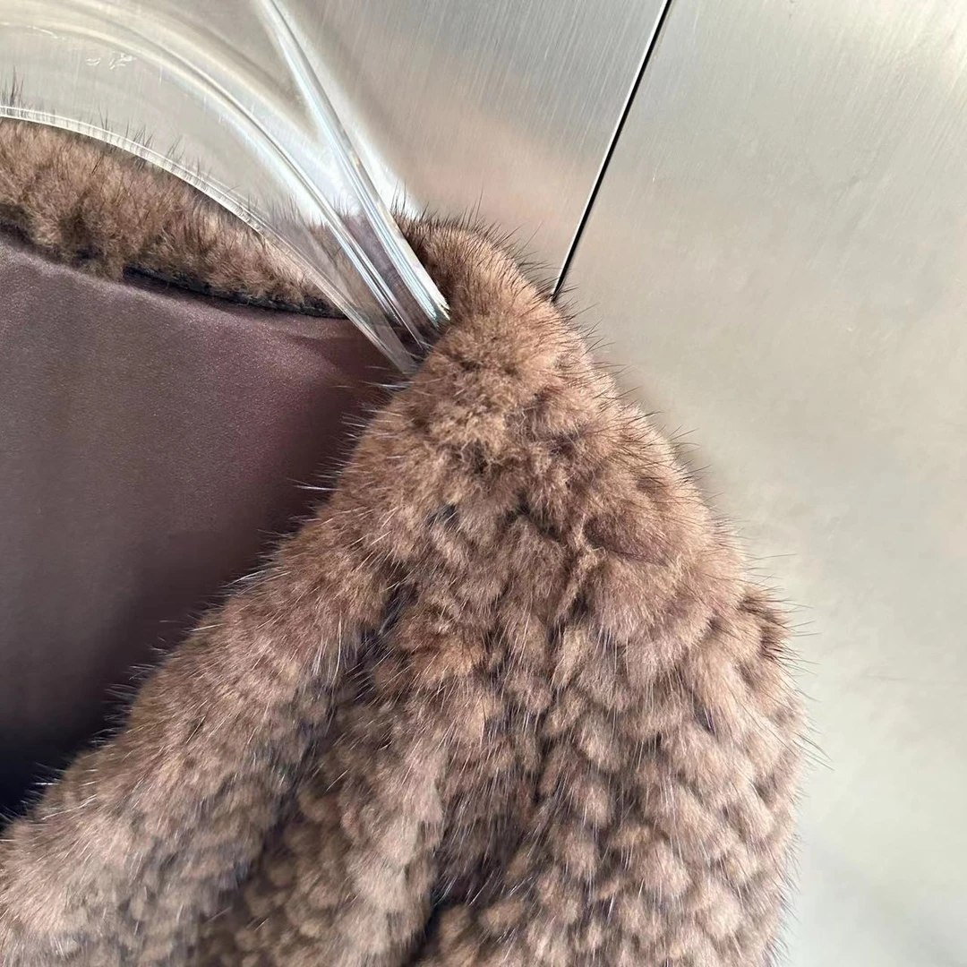 i-EAST 豪门贵妇~热力感 高级感毛茸茸V领开衫外套-3D T217