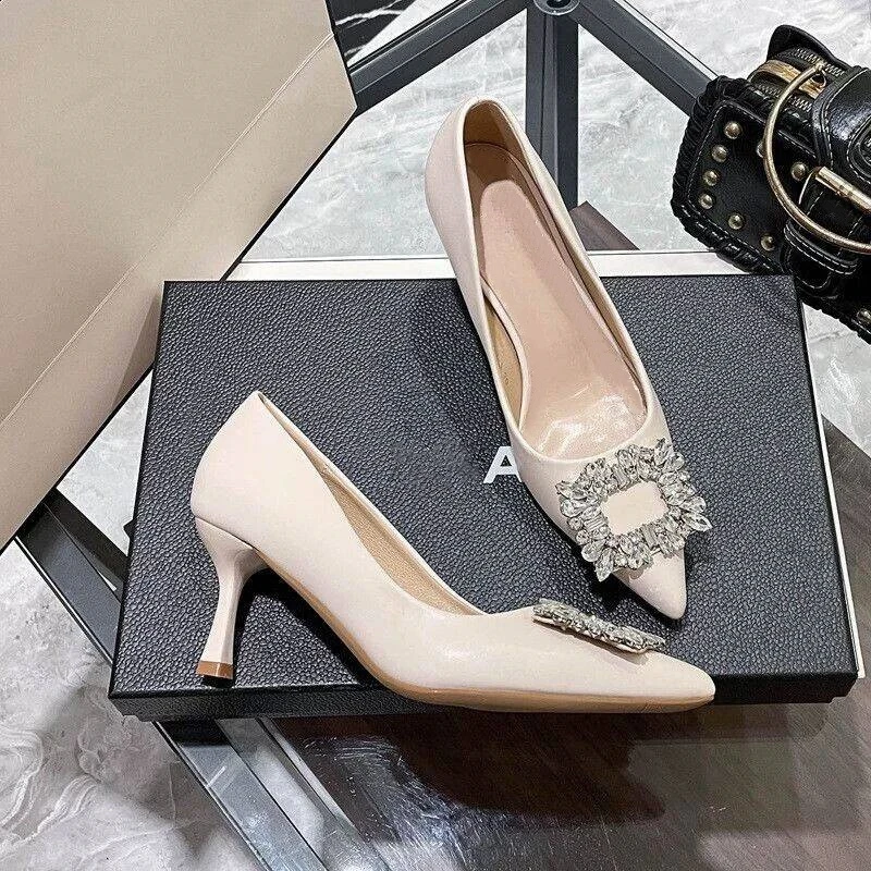 2025秋季新款不累脚法式高跟鞋女尖头气质职业工作鞋百搭水钻单鞋