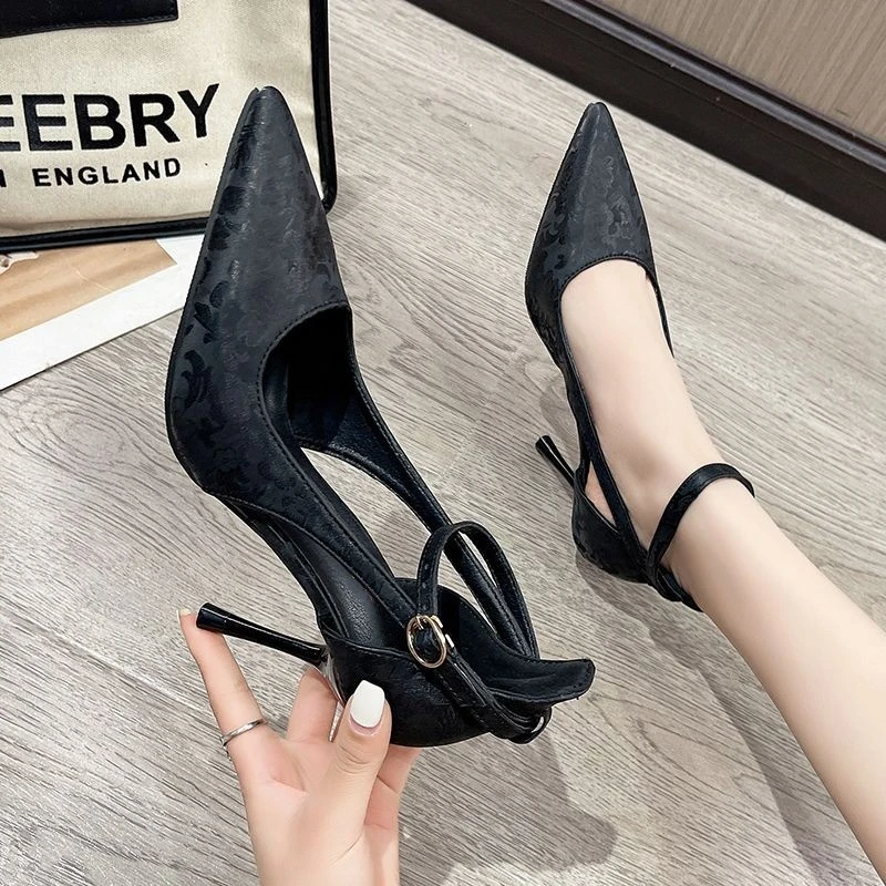 新中式国风气质复古尖头浅口单鞋女2025夏季新款一字带细跟高跟鞋