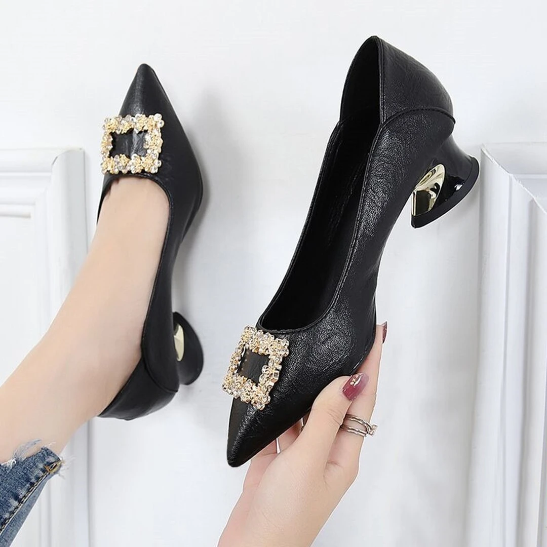软皮水钻单鞋女2025春秋新款百搭优雅中跟飘粗跟尖头黑色高跟鞋