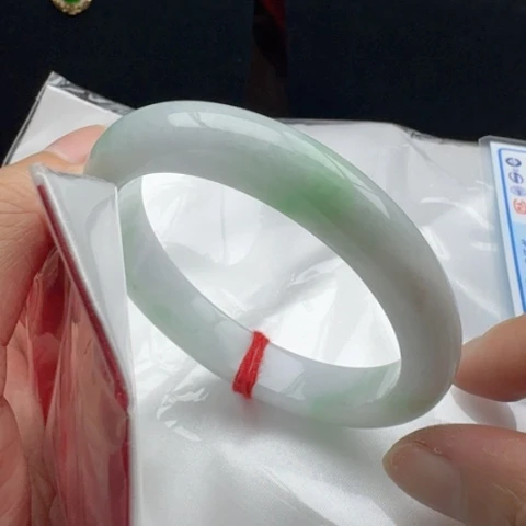 翡翠手镯未镶嵌手镯