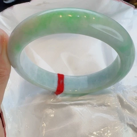 翡翠手镯未镶嵌翡翠