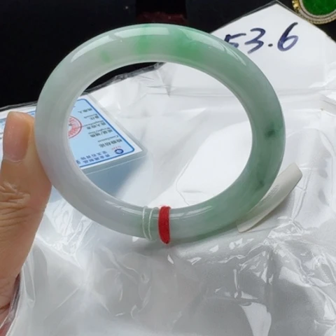 翡翠手镯未镶嵌翡翠手镯
