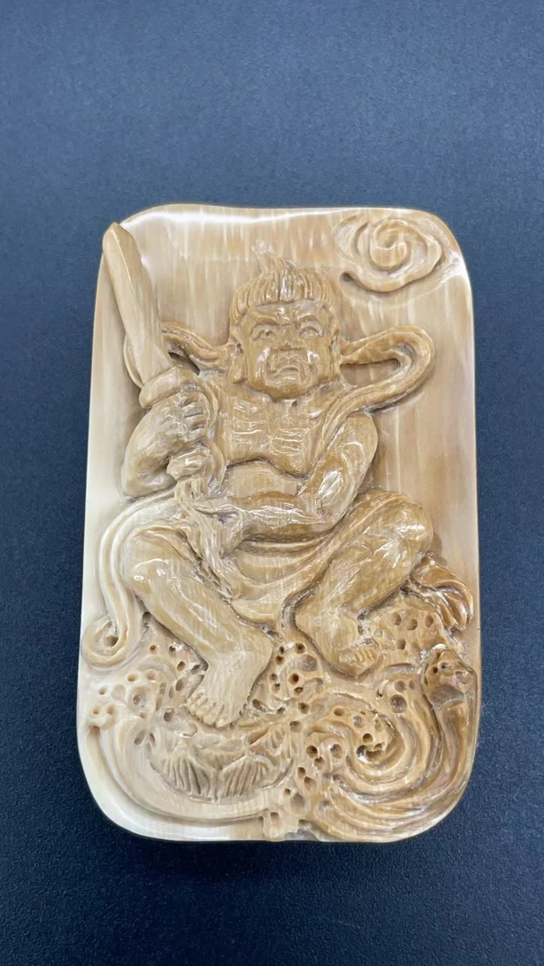 28666精品猛犸雕刻挂件（瑕疵）