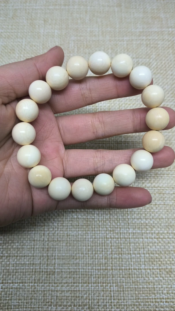 精品猛犸卡12圆珠手串一条9049