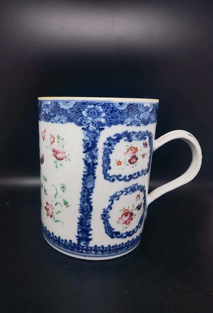 乾隆青花粉彩开窗马克杯