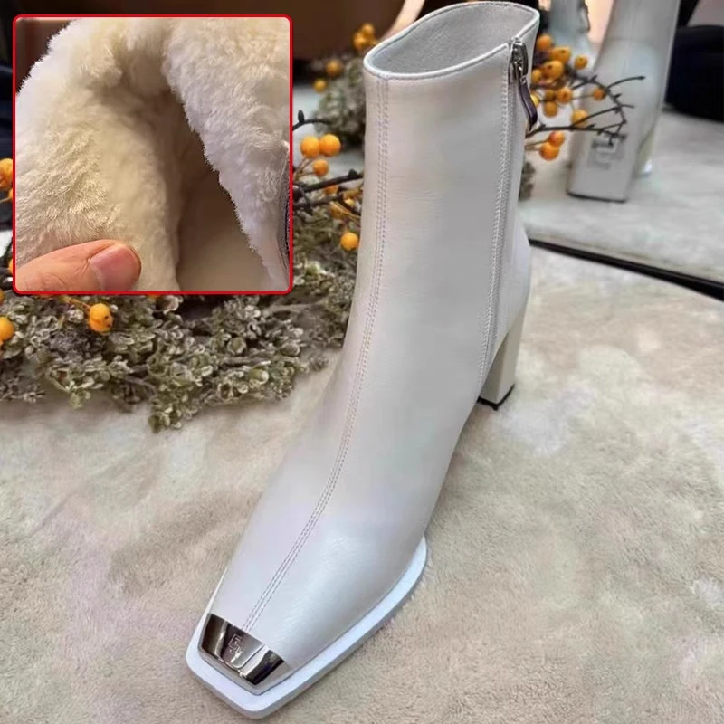 2024新款冬季金属头粗跟皮靴法式加绒加厚羊羔毛短靴高跟带金标