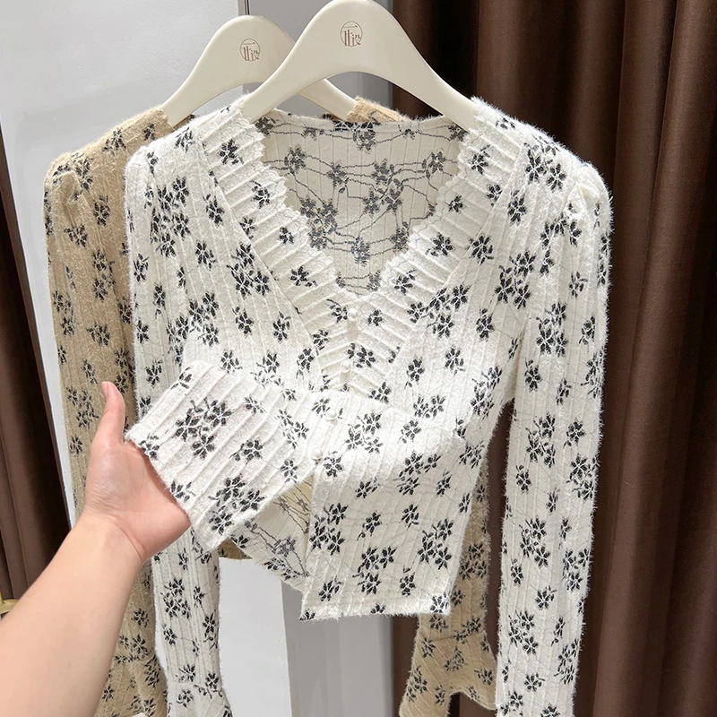白色深V领蕾丝打底衫女爆款2024新款秋冬短款薄款内搭高级感上衣
