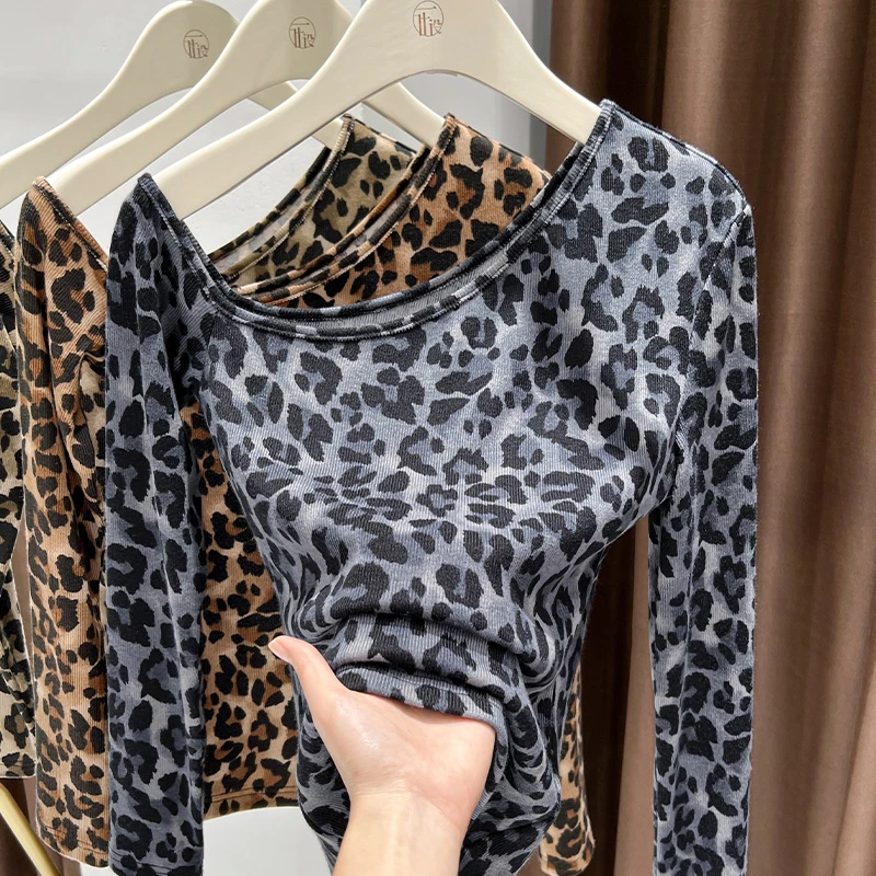 灰色秋冬爆款百搭长袖上衣女内搭针织露肩斜领豹纹T恤时髦打底衫