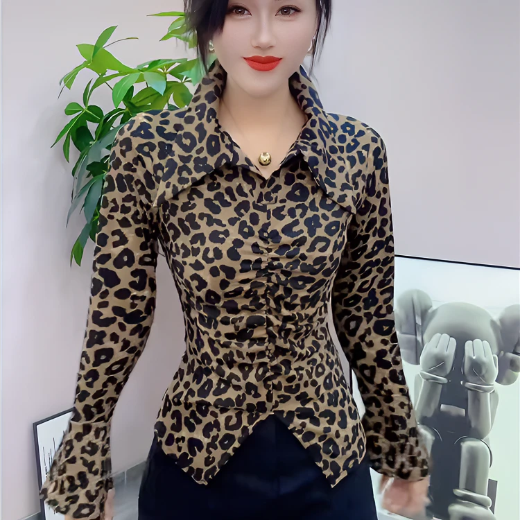 欧货时尚洋气高级感豹纹T恤女2024早春新款抽褶设计感修身打底衫