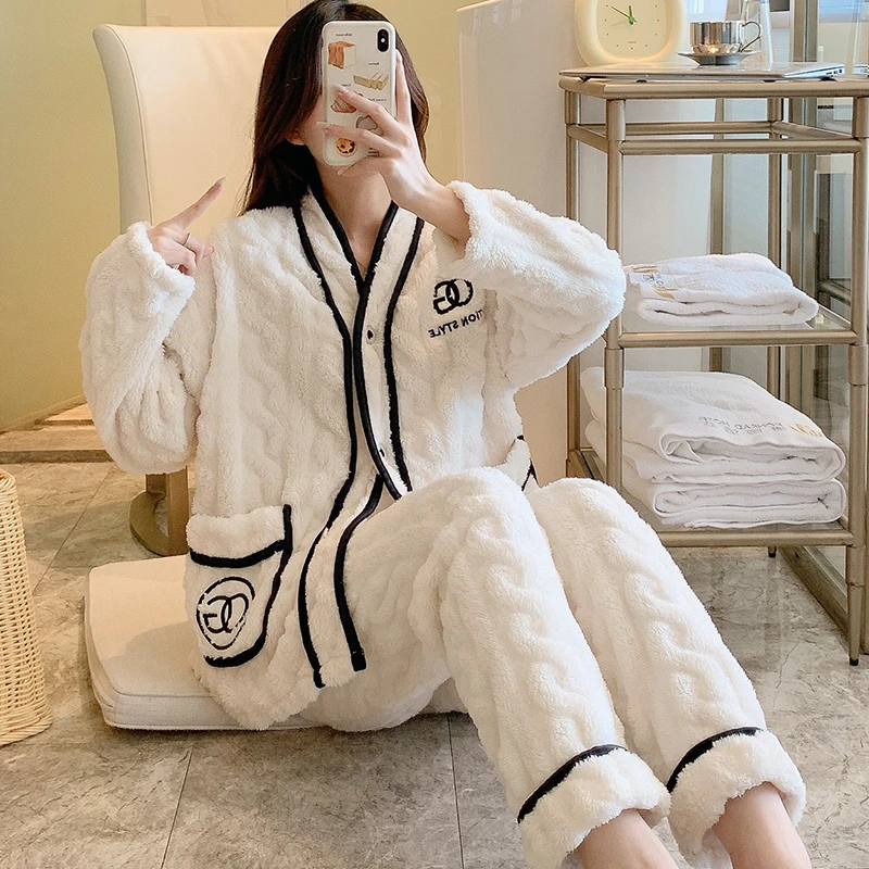 妃蝶雨OG白可爱卡通加厚绒睡衣女秋冬季舒棉绒套装珊瑚绒法兰绒