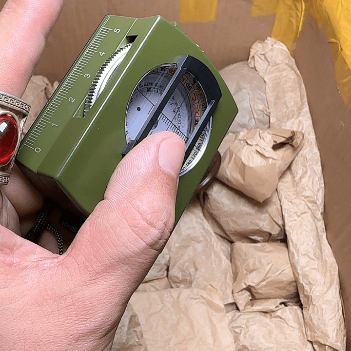 铜器摆件…………………