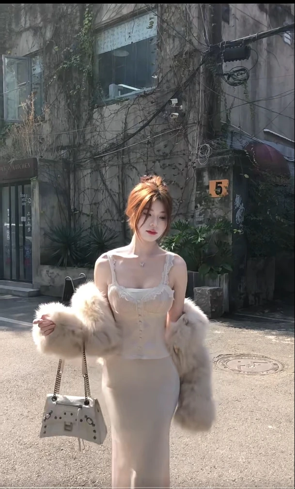 【薄荷雪糕】毛毛外套女冬季短款加厚新款毛茸茸上衣吊带内搭半身裙