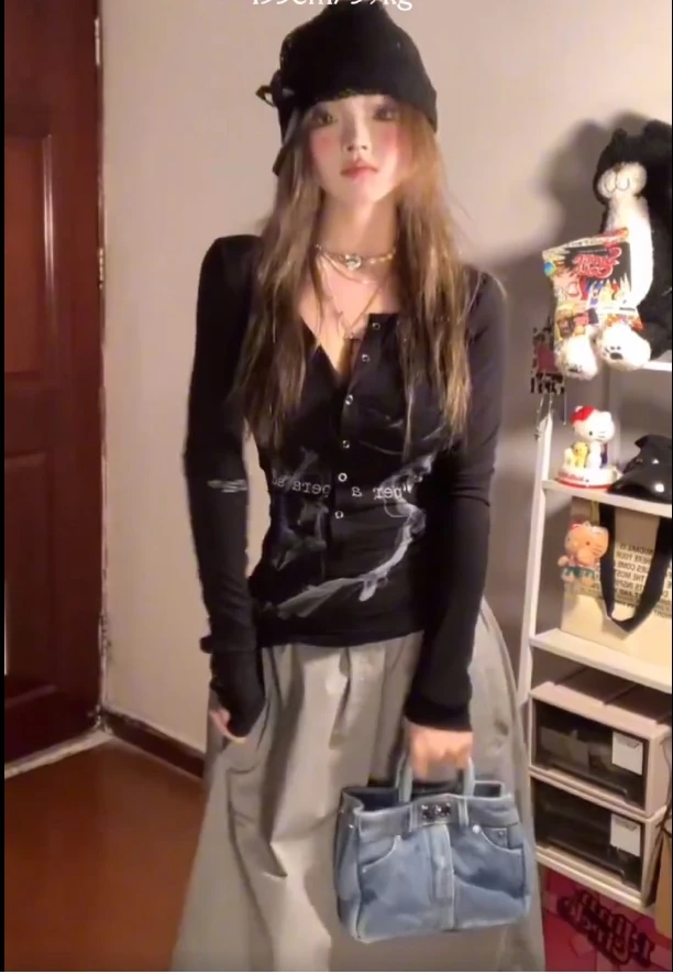 【薄荷雪糕】美式复古辣妹黑色长袖t恤女秋季修身显瘦设计感半身裙