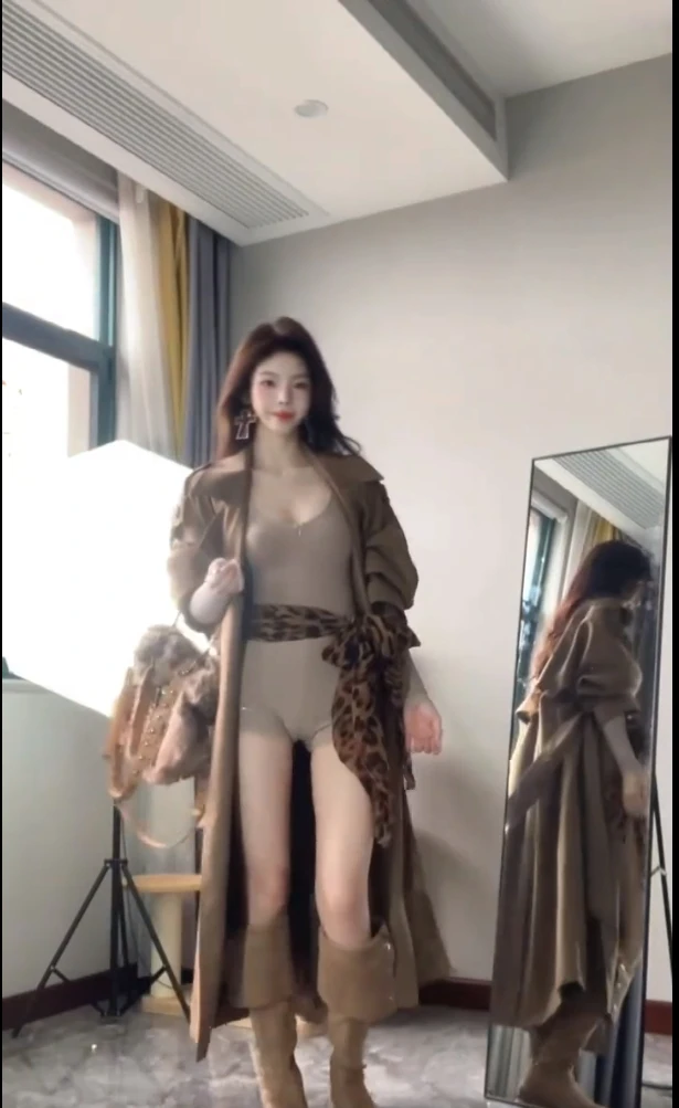 【薄荷雪糕】卡其色风衣外套女秋辣妹设计感收腰长款大衣绑带连体裤