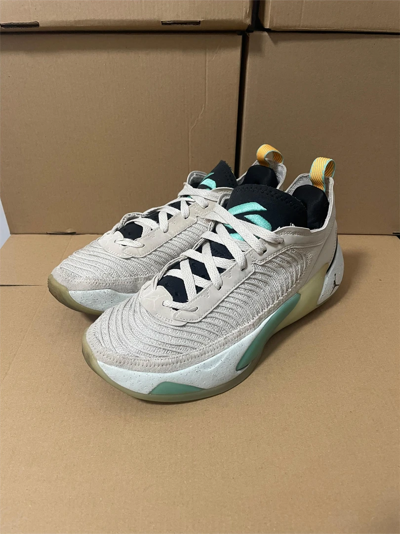 42码/公价1.5k/Jordan东契奇1代/低帮篮球鞋/米绿
