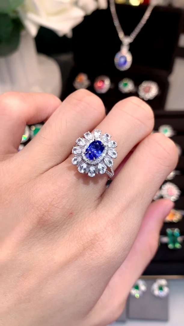 【闪购商品】蓝宝石戒指18K金镶嵌1.35ct/天然宝石/七天无理由