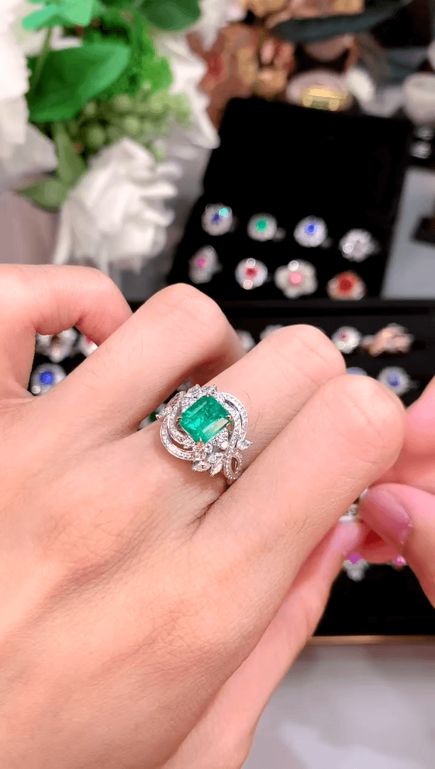 【闪购商品】祖母绿戒指18K金镶嵌1.79ct/天然宝石/七天无理由