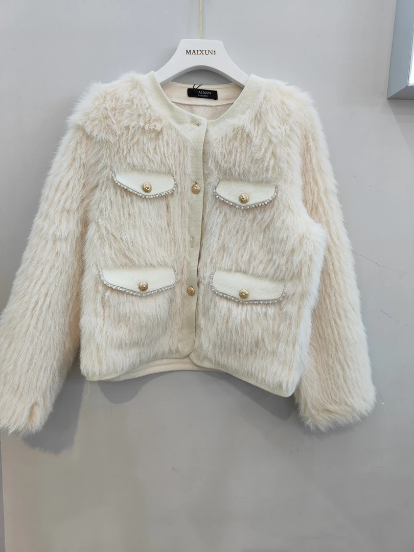 麦寻专柜冬季新品短款外套轻奢白色气质小香风时尚长袖