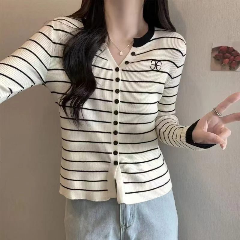 秋季新款百搭时尚条纹休闲女长袖上衣开衫气质设计感显瘦针织衫