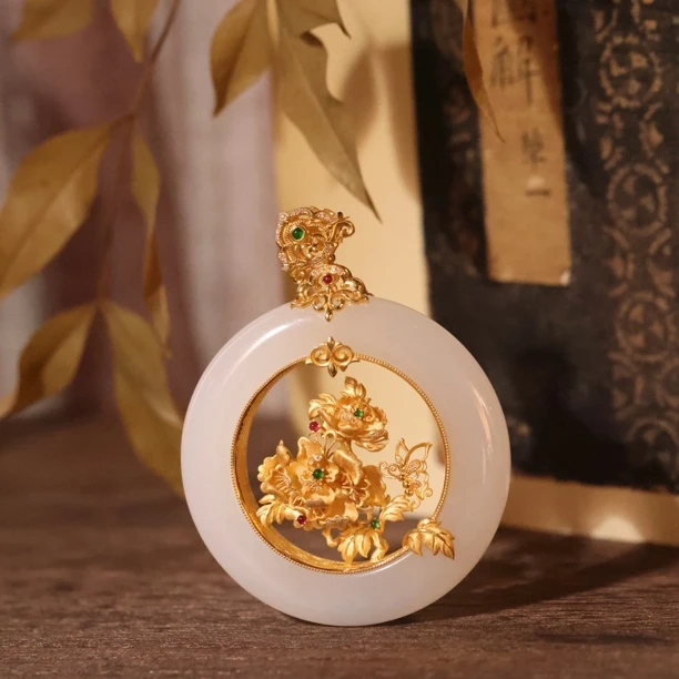 扶摇意·18k金和田玉牡丹花吊坠SY