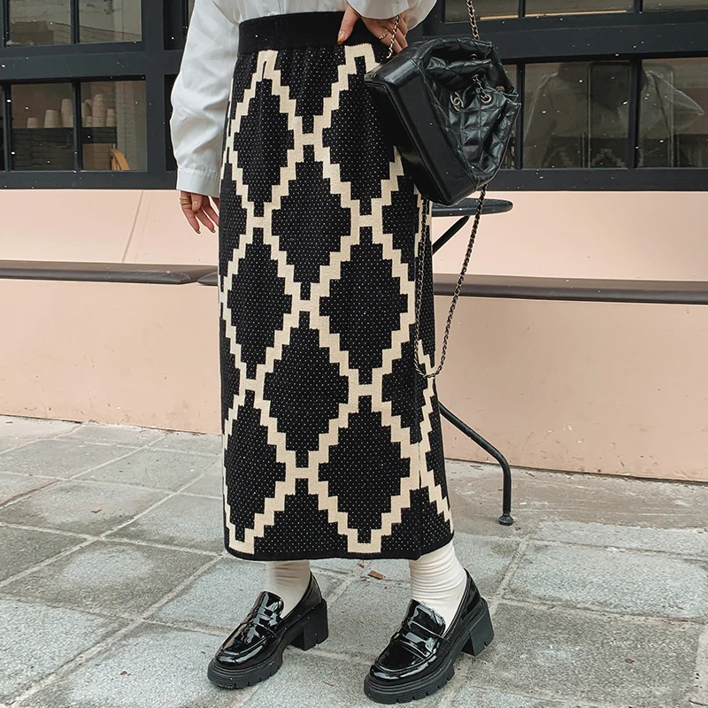 大码女装撞色菱形格直筒半裙2023冬胖mm宽松遮胯针织半身裙22031