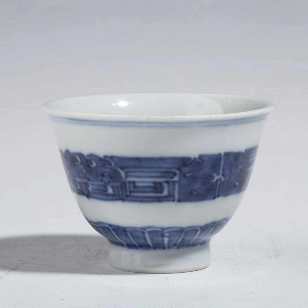 【拍卖-清乾隆】·青花夔龙纹杯
