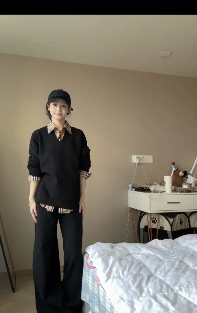 入秋一整套穿搭时尚套装黑色毛衣叠穿格子衬衫初秋韩系穿搭两件套