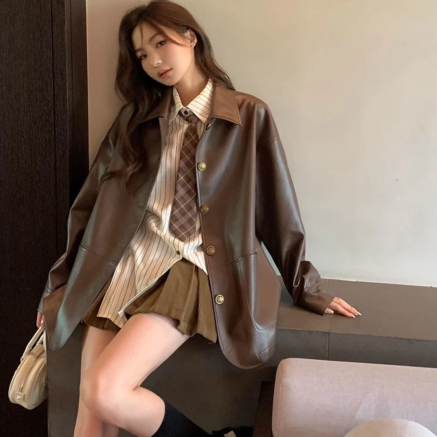 甜酷学院风套装复古咖色皮外套显瘦条纹衬衫百搭早秋百褶裙三件套