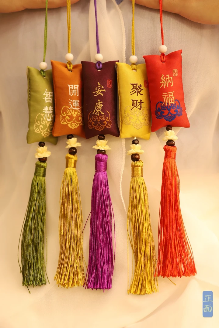 迈索尔老山檀香香包奶香味(这是1个香包的价格，拍下可备注颜色)