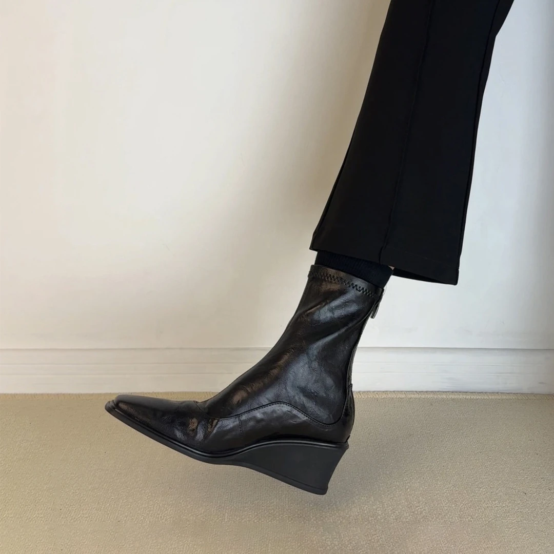 英伦风方头弹力瘦瘦靴女坡跟软皮黑色后拉链短靴