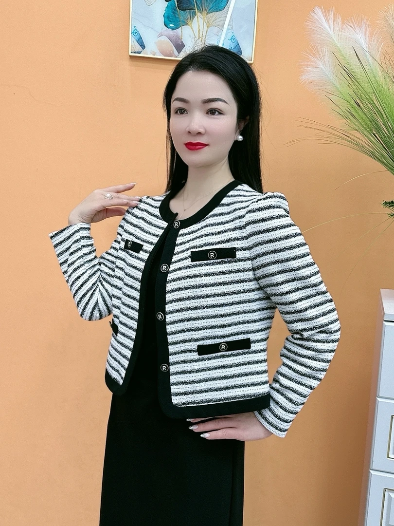 H8015秋季新款修身显瘦时尚减龄大码小香风条纹短款女上衣女外套