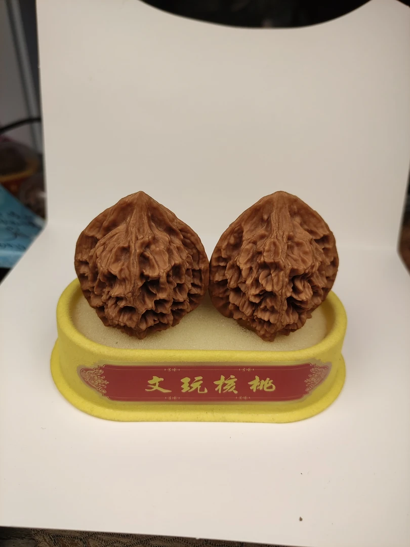 自家种的帝王核桃，全品无修无药，45.6～45.9mm，62g。