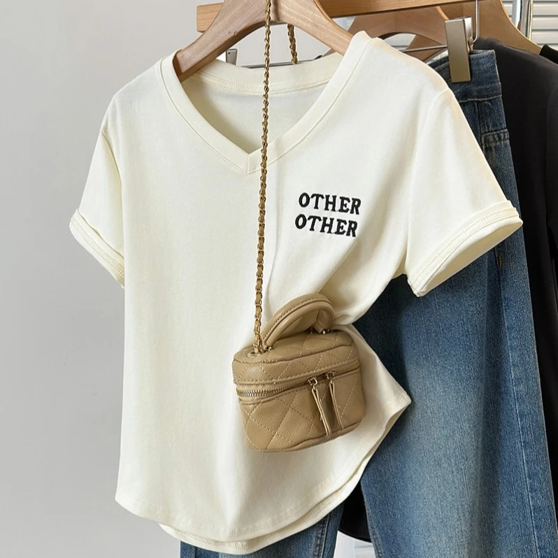【依依】2024夏装新款胖mm大码女简约休闲显瘦v领刺绣字母短袖T恤