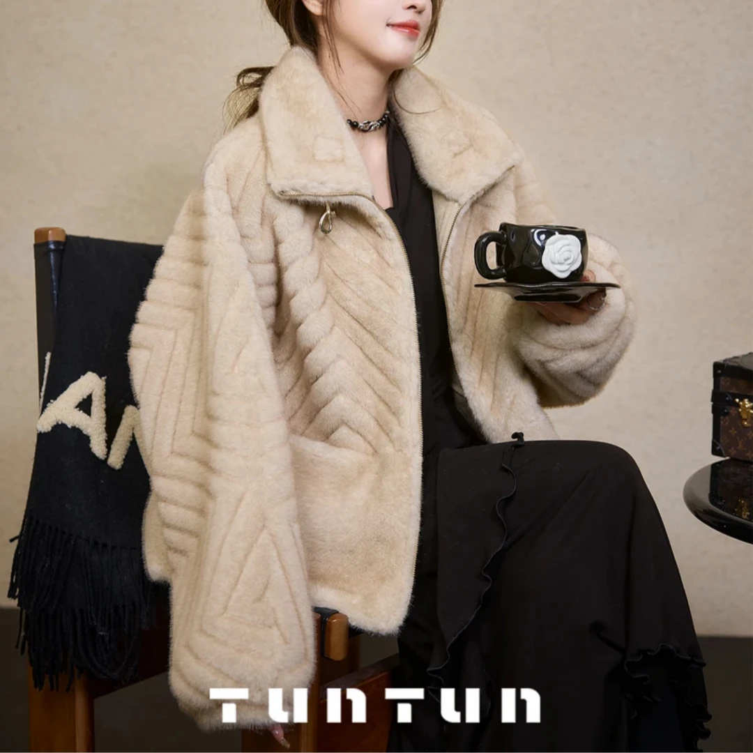 吞吞穿搭日记 【富婆的快乐】亿点点贵气 高级感压花毛毛外套秋冬