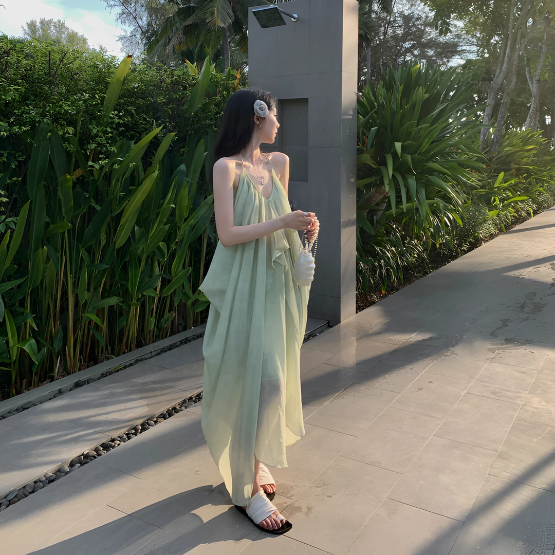 区区欧阳仲夏之夜的天丝V领挂脖式连衣裙女夏季海边新款长裙