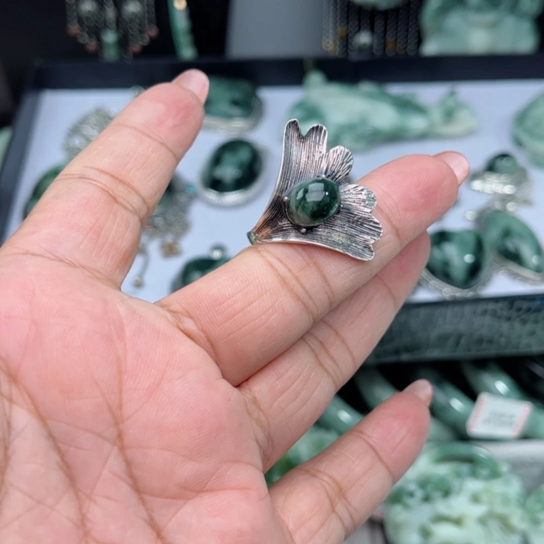【闪购商品】透闪石-蛇纹石玉戒指银S925镶嵌绝**梅