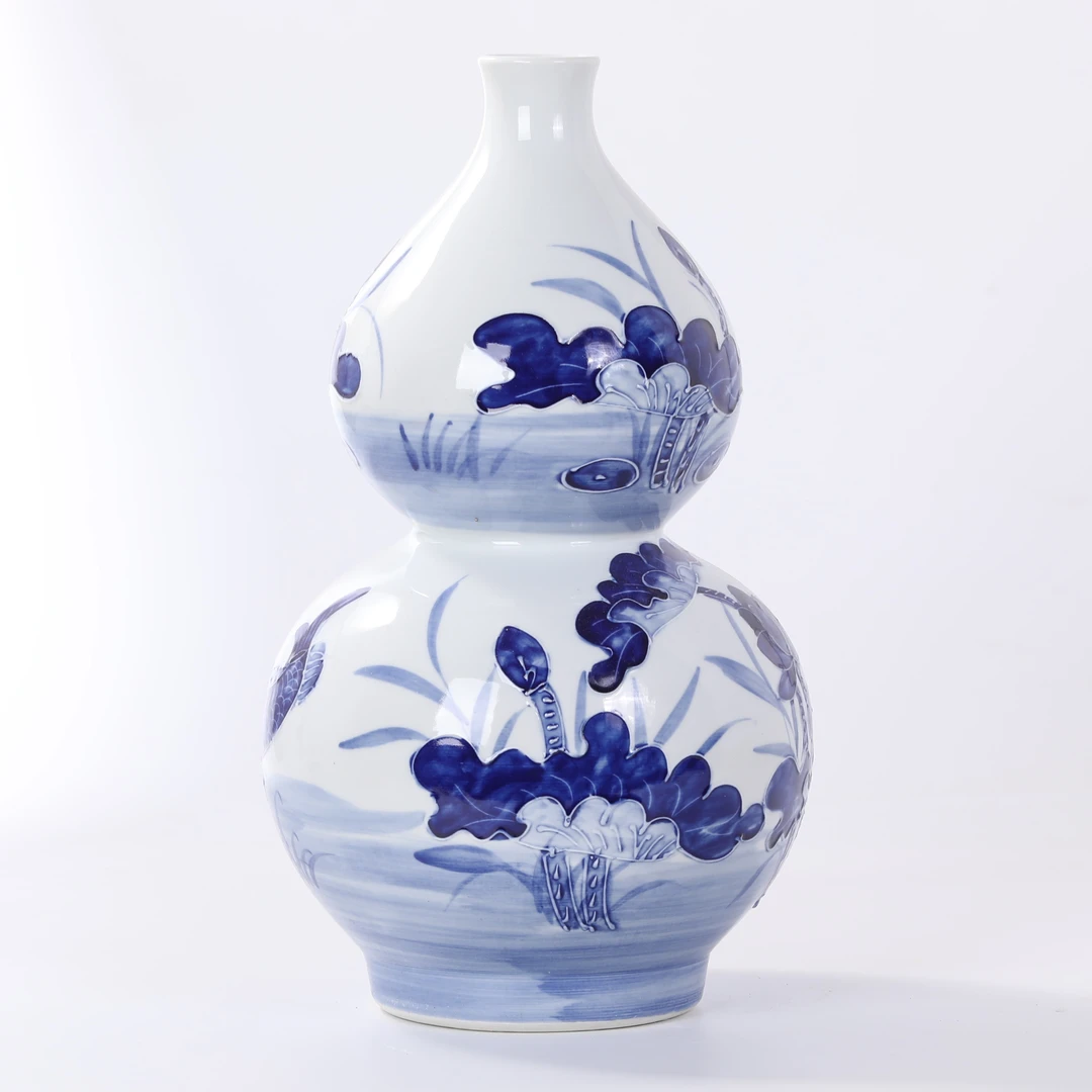 景德镇沥粉青花葫芦瓶